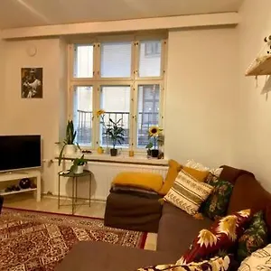 Lovely In The Centre, Street Level And Inner Yard Apartamento